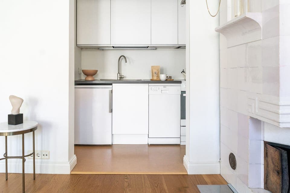 City Apartment | Private kitchen | Fridge, oven, stovetop, dishwasher