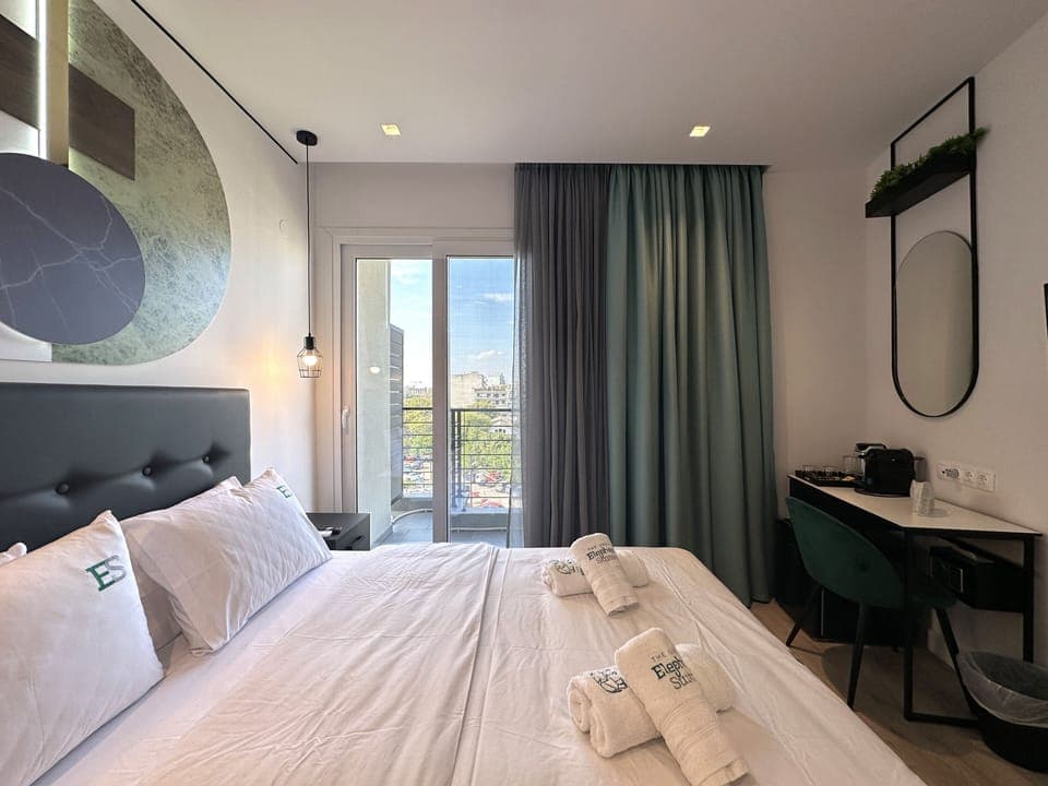 Double Room | Desk, laptop workspace, soundproofing, iron/ironing board