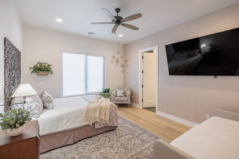 Bedroom 6 - Bedroom 6 is furnished with a queen bed and a twin over twin trundle bed, which can comfortably sleep 4. The bedroom has it's own bathroom, closet and private TV.