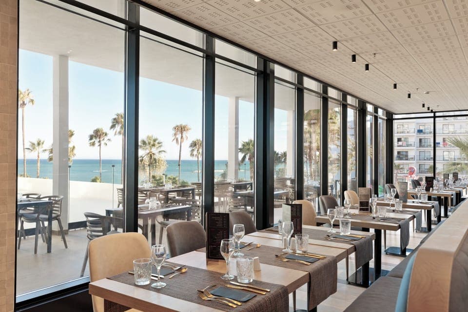 Breakfast, lunch, dinner served; international cuisine 