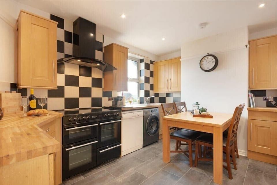 Fridge, dishwasher, cookware/dishes/utensils