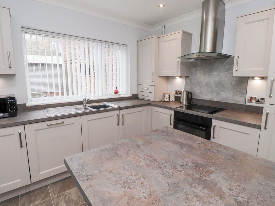 Cottage | Private kitchen | Fridge, dishwasher, cookware/dishes/utensils