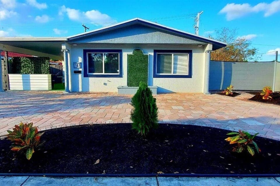 Driveway with parking for 3 cars