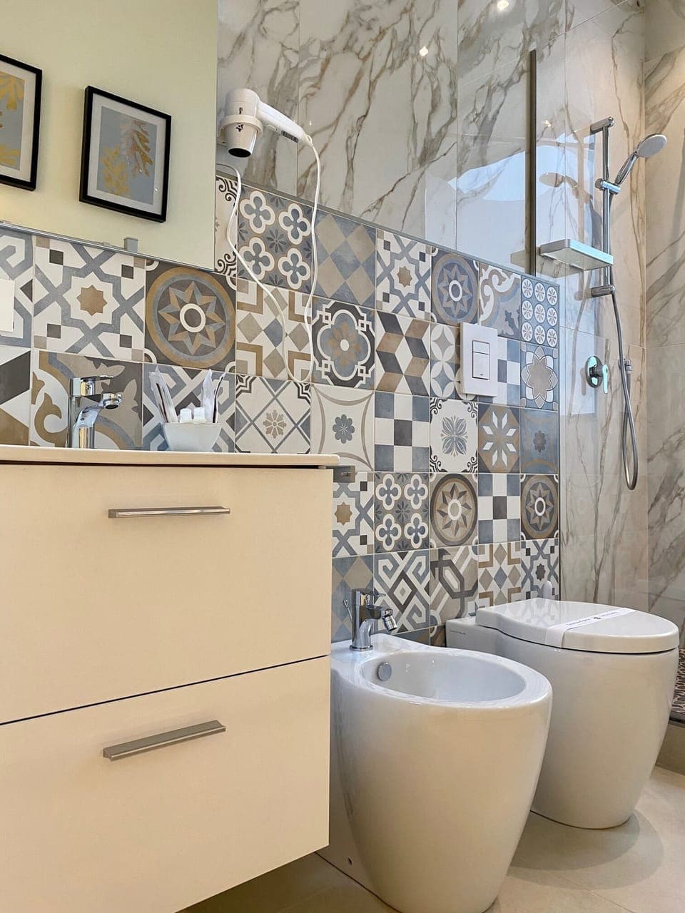 Comfort Double or Twin Room | Bathroom | Shower, free toiletries, hair dryer, slippers