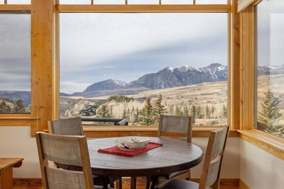 Breakfast nook