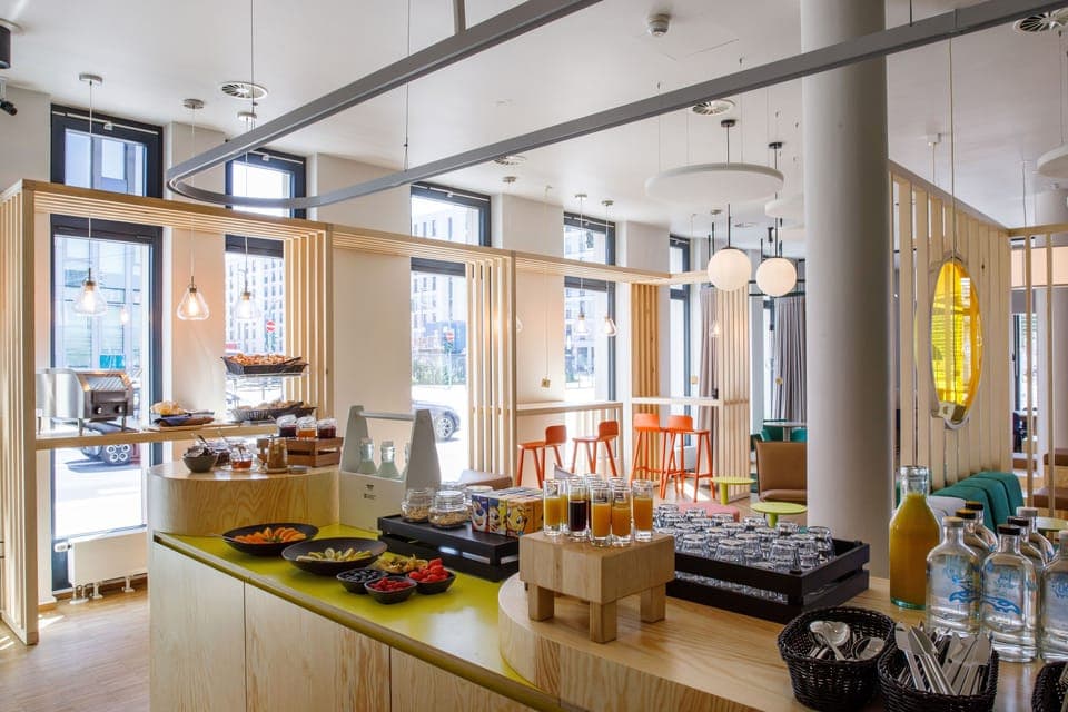 Daily continental breakfast (EUR 17 per person)