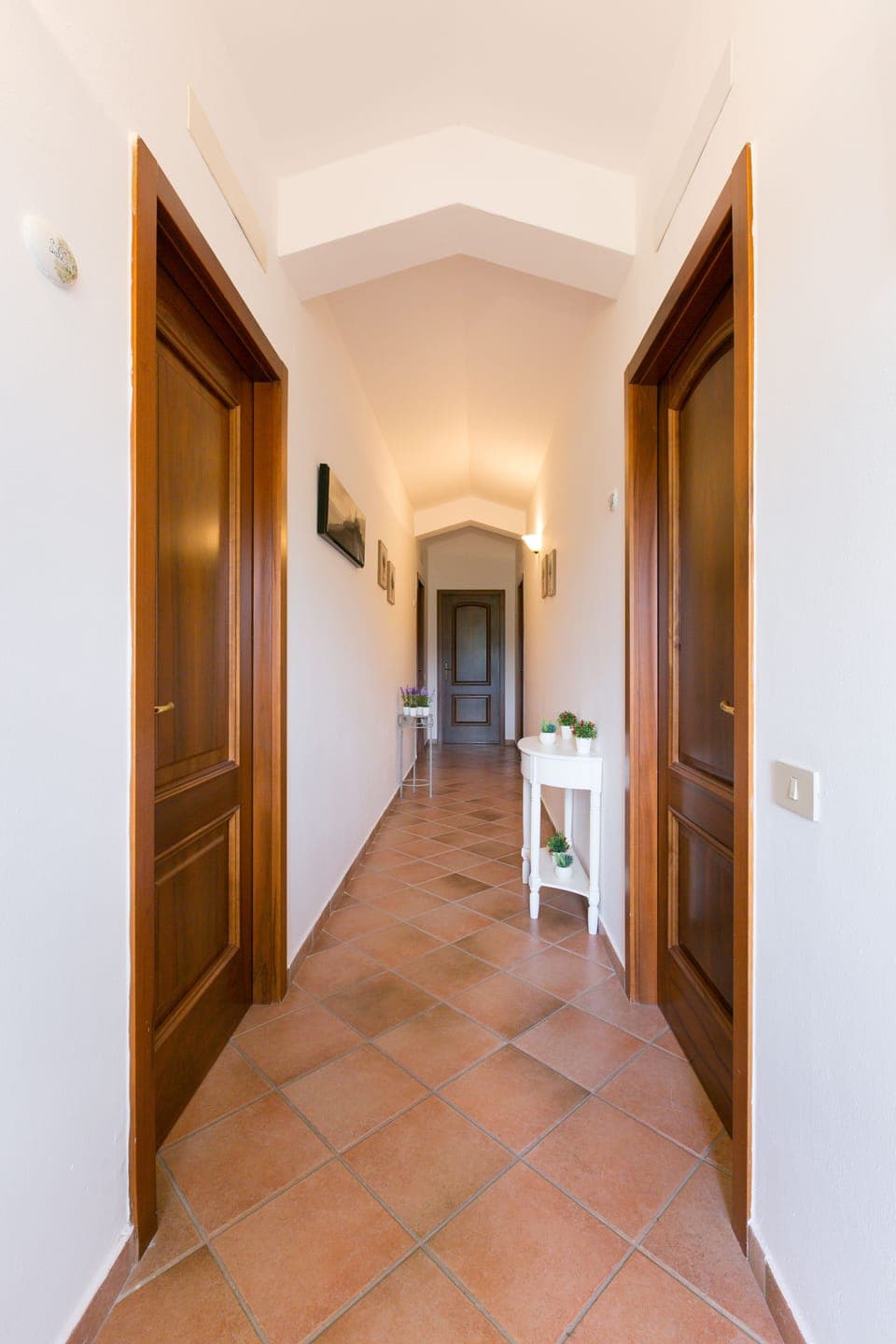 Classic Room, 1 Bedroom | In-room safe, iron/ironing board, WiFi, bed sheets