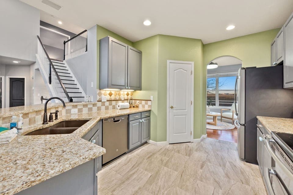 House, Multiple Beds, Patio, Garden View (4700 Valley Oak Drive) | Private kitchen | Fridge, microwave, oven, stovetop