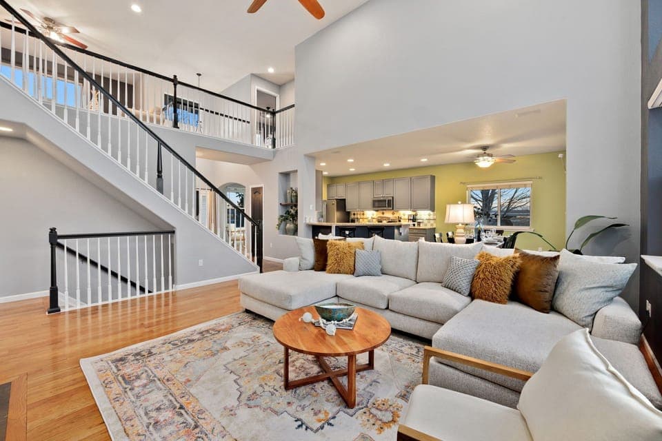 House, Multiple Beds, Patio, Garden View (4700 Valley Oak Drive) | Living area | 40-inch TV with digital channels, fireplace