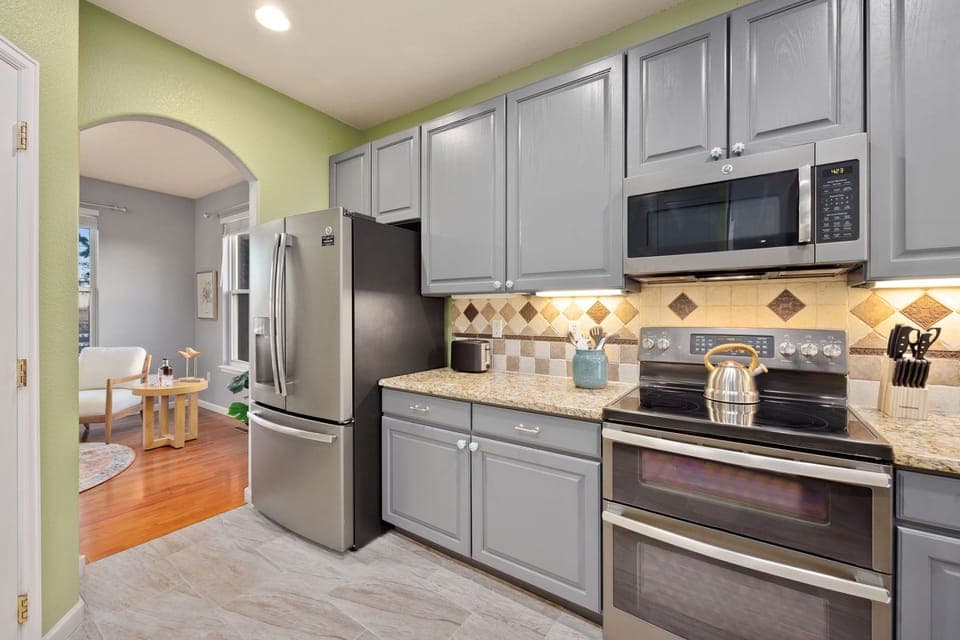 House, Multiple Beds, Patio, Garden View (4700 Valley Oak Drive) | Private kitchen | Fridge, microwave, oven, stovetop