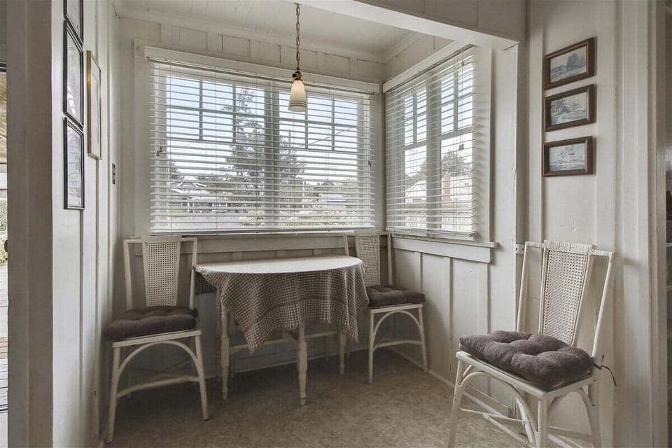 Kitchen Nook at Sisters