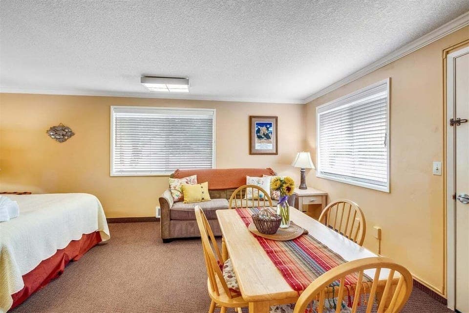 Main Living Area with Queen Bed at Sandcastle 605