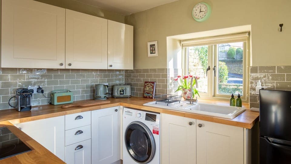 Kitchen, Rose Cottage Rodborough, Bolthole Retreats