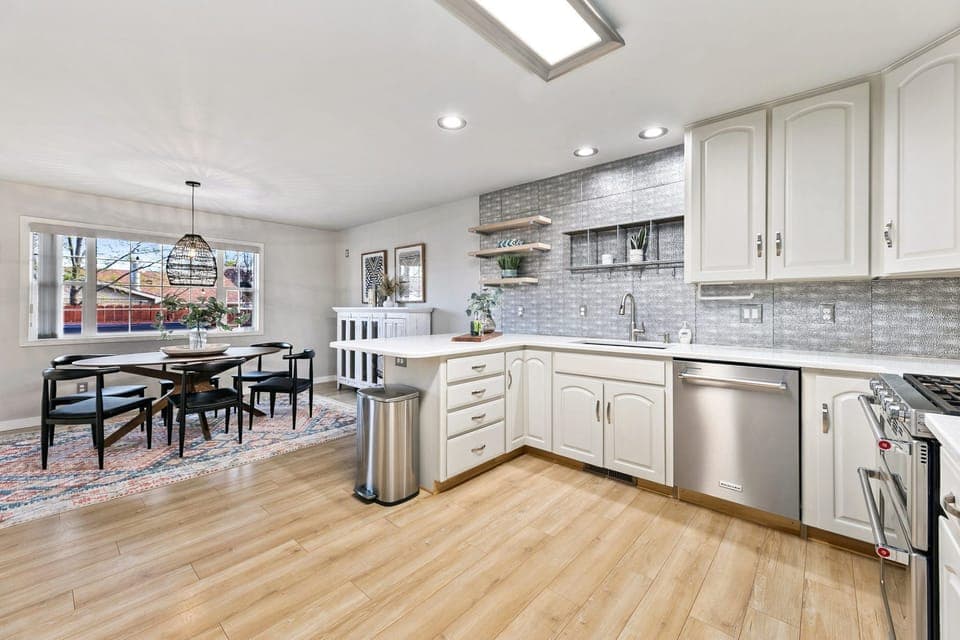 House, Multiple Beds, Hot Tub, Garden View (1500 Park Drive) | Private kitchen | Fridge, microwave, oven, stovetop