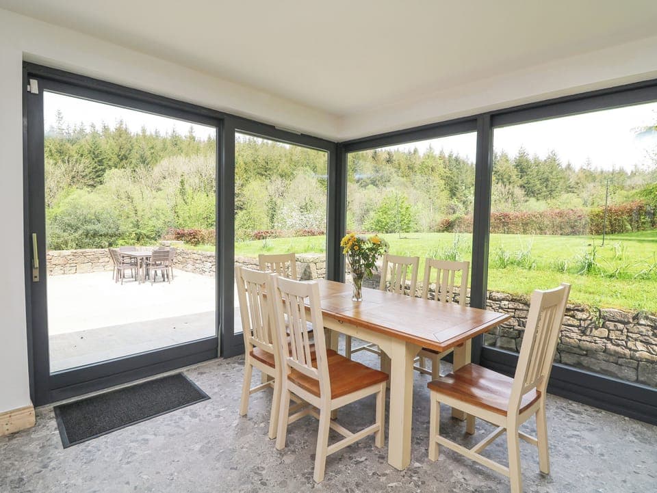 Cottage | Dining