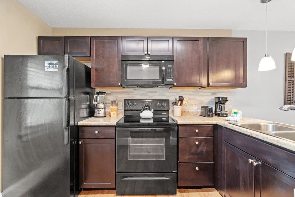 Cottage, Multiple Beds, Balcony, Ocean View | Private kitchen