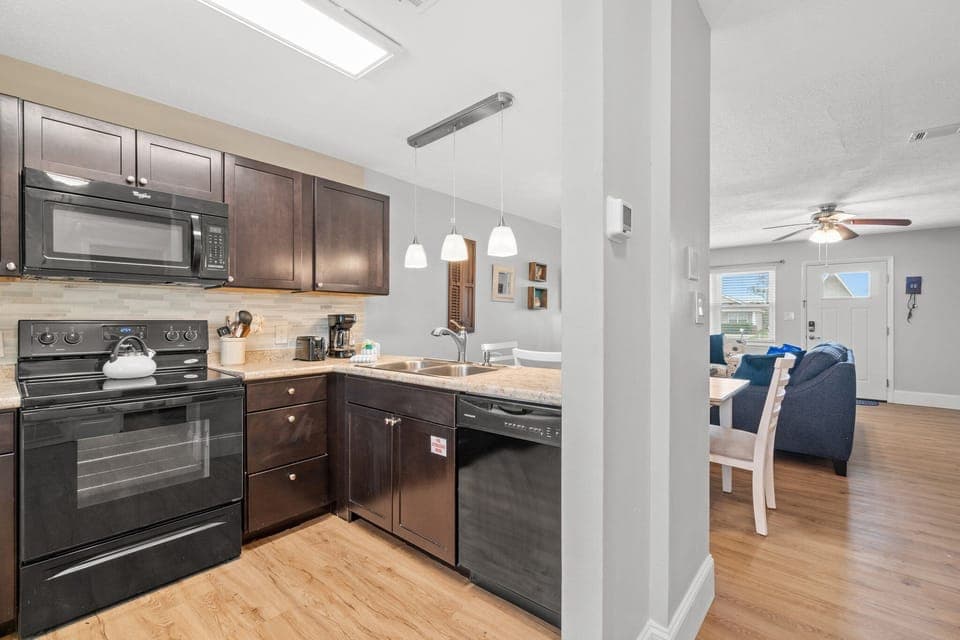 Cottage, Multiple Beds, Balcony, Ocean View | Private kitchen