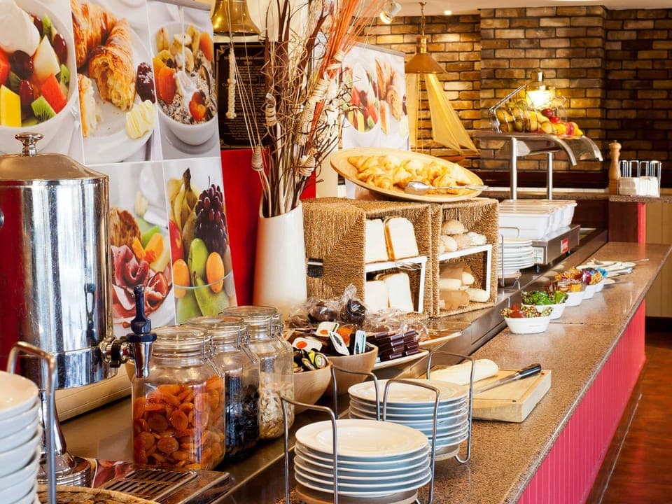 Daily buffet breakfast (GBP 12 per person)