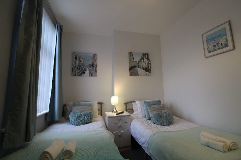 House | 5 bedrooms, free WiFi