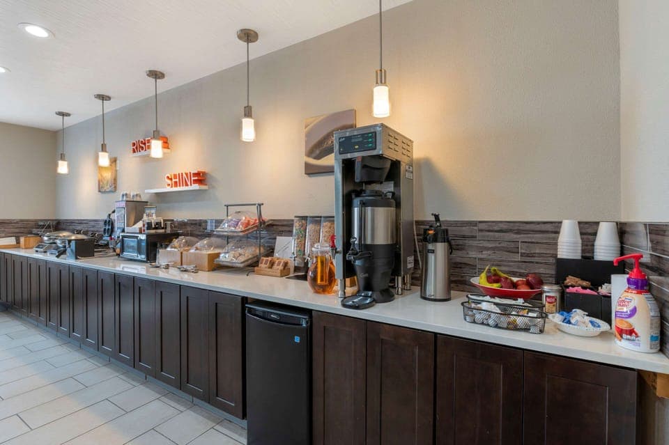 Free daily continental breakfast