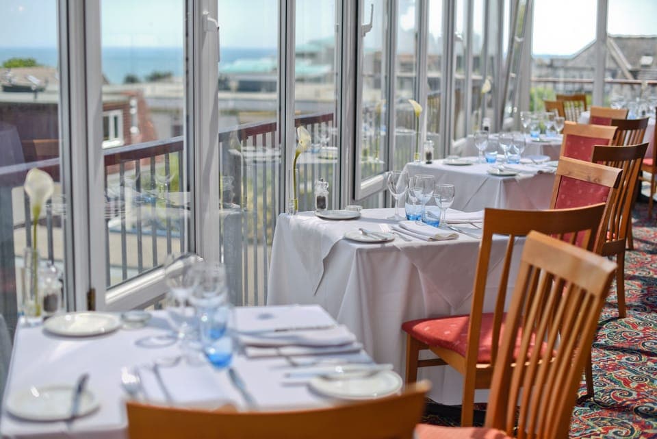 Lunch and dinner served, British cuisine