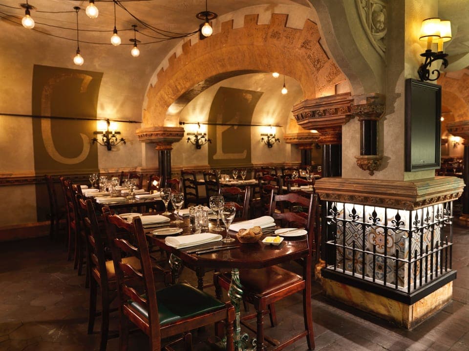 2 restaurants, British cuisine