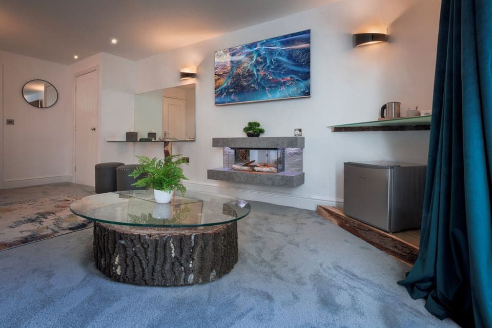 Deluxe Double Room (The Edelweiss) | Hypo-allergenic bedding, iron/ironing board, free WiFi, bed sheets