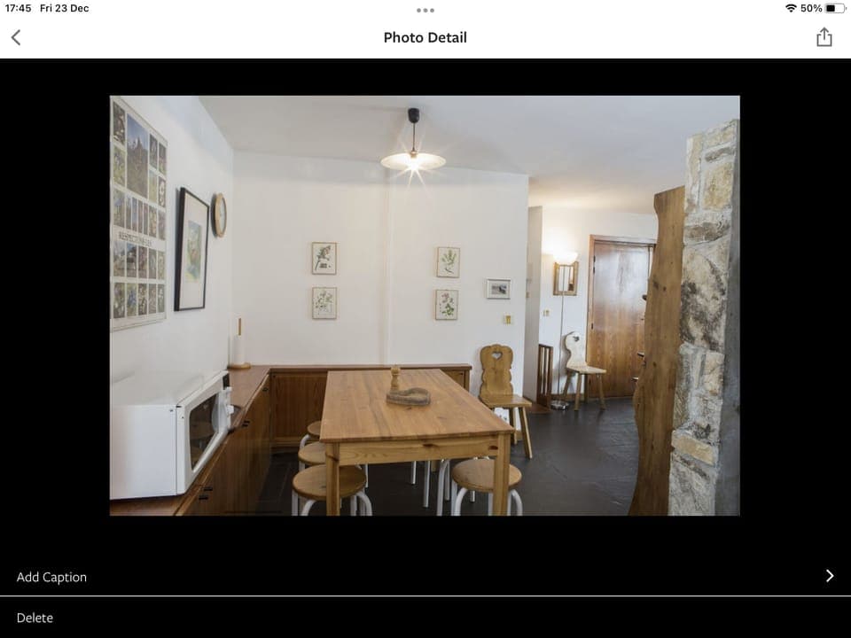 Kitchen breakfast area