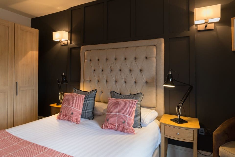 Desk, laptop workspace, iron/ironing board, free WiFi