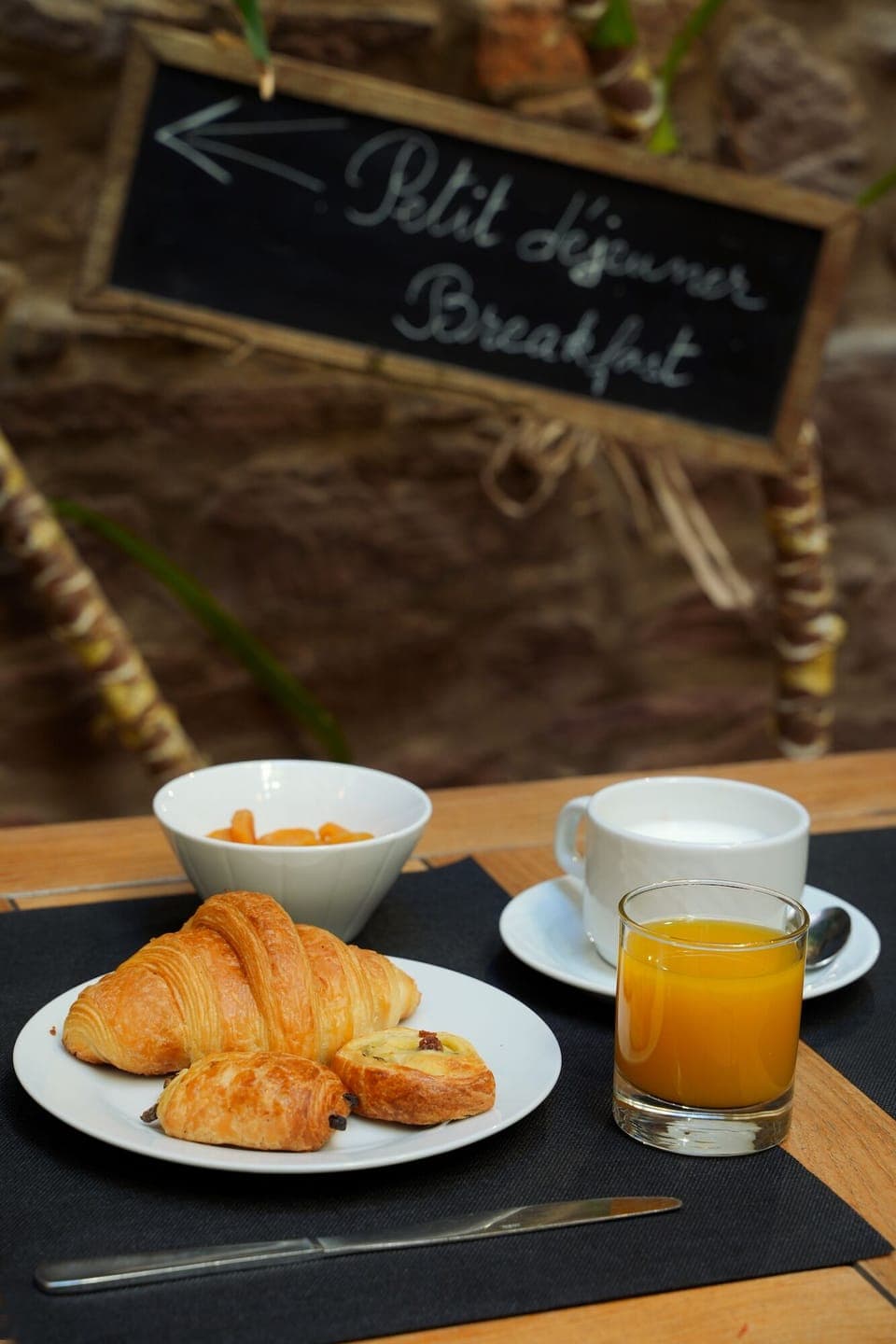 Buffet breakfast on weekends (EUR 13.00 per person)