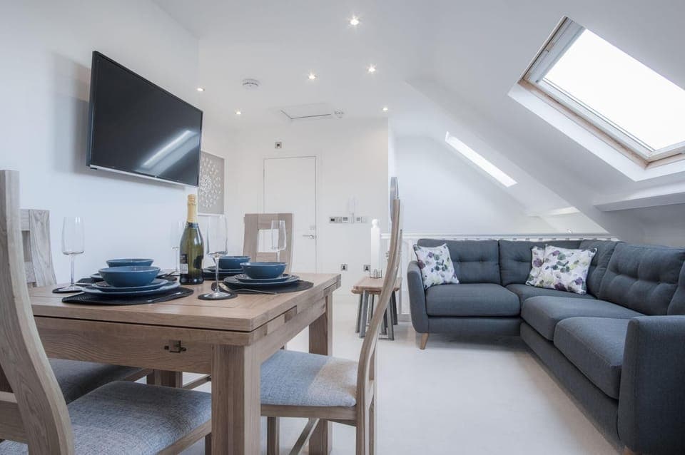 Skylark - 2 Bedroom Apartment - Tenby (12906)