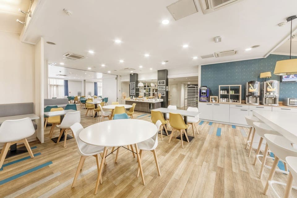 Daily buffet breakfast (EUR 12.9 per person)