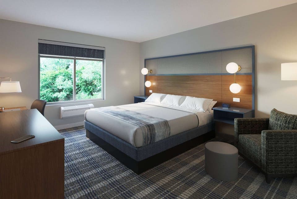 Suite, 1 King Bed, Accessible, Non Smoking (Hearing, Bathtub w/Grab Bars) | Desk, laptop workspace, soundproofing, iron/ironing board