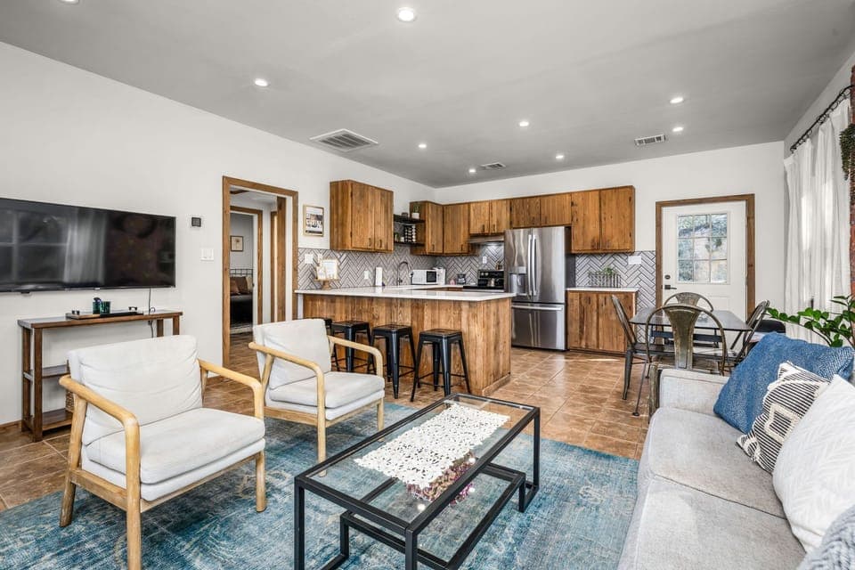 [River Ryder] Living Area