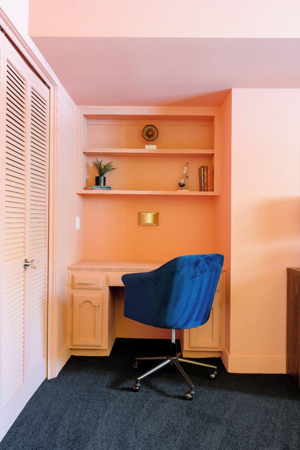 Bedroom 2: Two Twin Beds w/ Desk