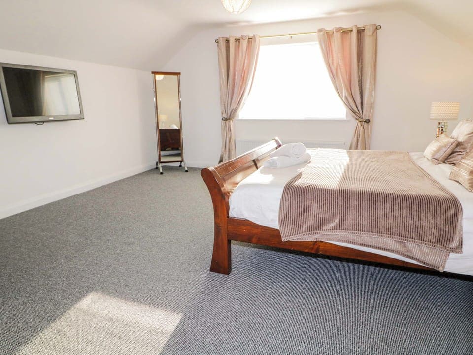 Cottage | 4 bedrooms, individually decorated, individually furnished, free WiFi