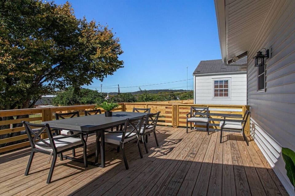 Outdoor Dining Area: Enjoy al fresco meals on the spacious deck with stunning countryside views!