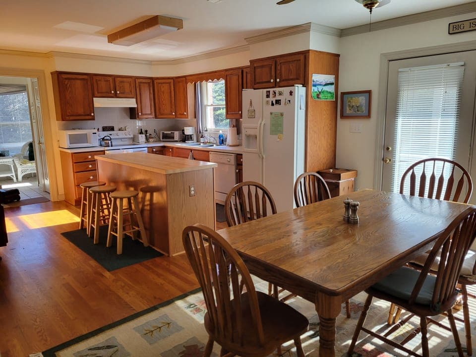 Kitchen and breakfast room 