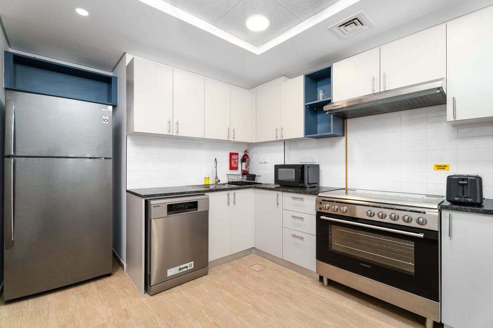 Deluxe Apartment | Private kitchen | Fridge, microwave, stovetop, coffee/tea maker