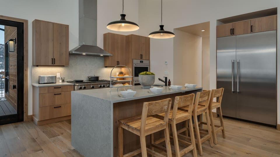Kitchen with breakfast bar seating