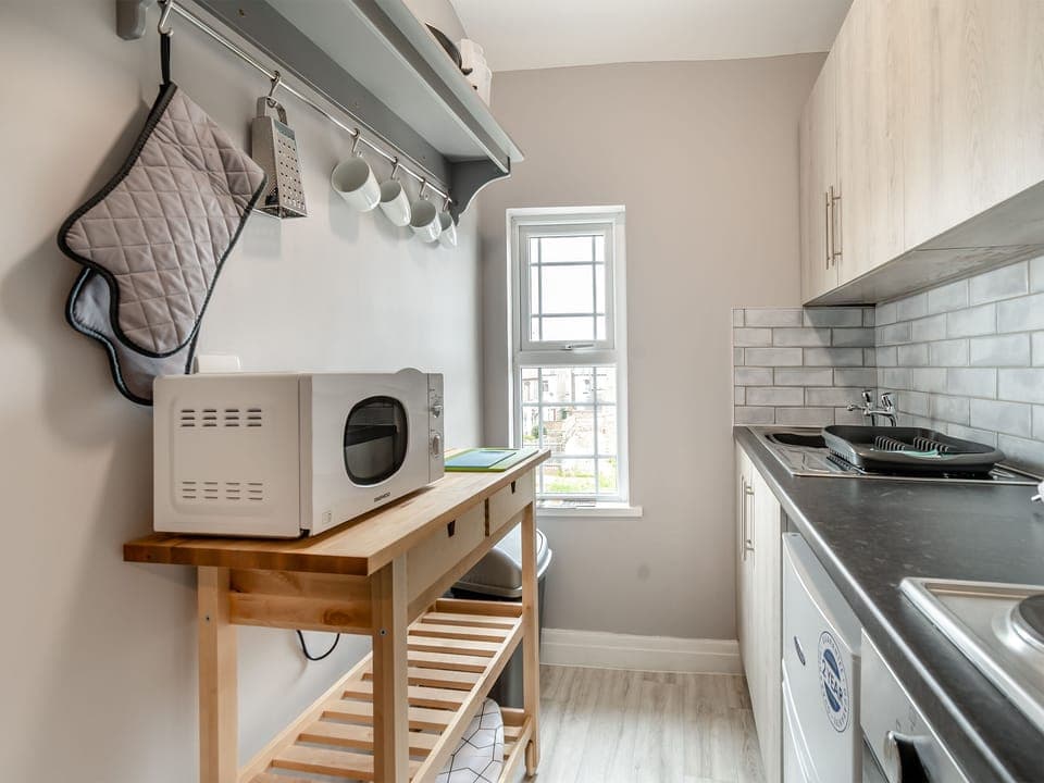 Kitchen | Bluebell Apartment - Fresh as a Daisy Apartments, Bridlington