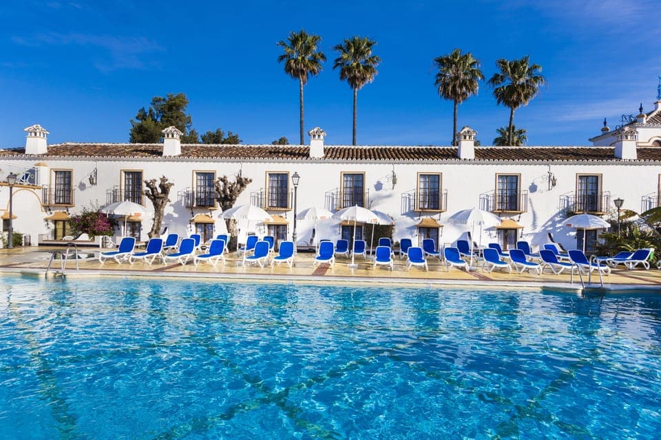 Outdoor pool, open 10 AM to 6 PM, sun loungers