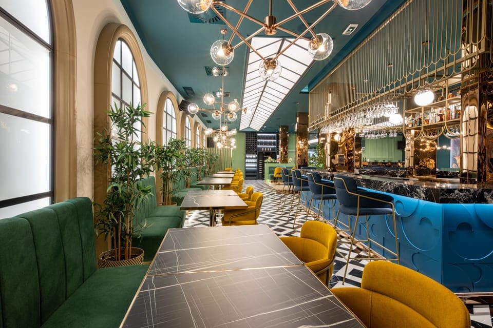 Breakfast, lunch, dinner served; local and international cuisine 