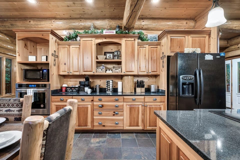 Fully Equipped Kitchen w/ Modern Appliances & Ample Prep Space