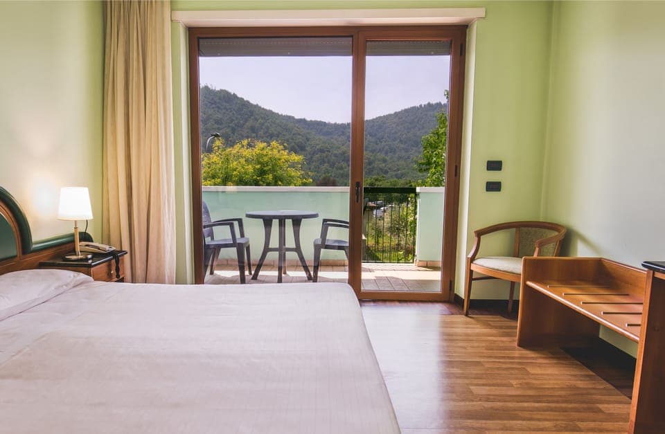 Premium bedding, down comforters, minibar, in-room safe