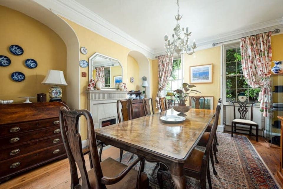 Morning Room opposite Kitchen