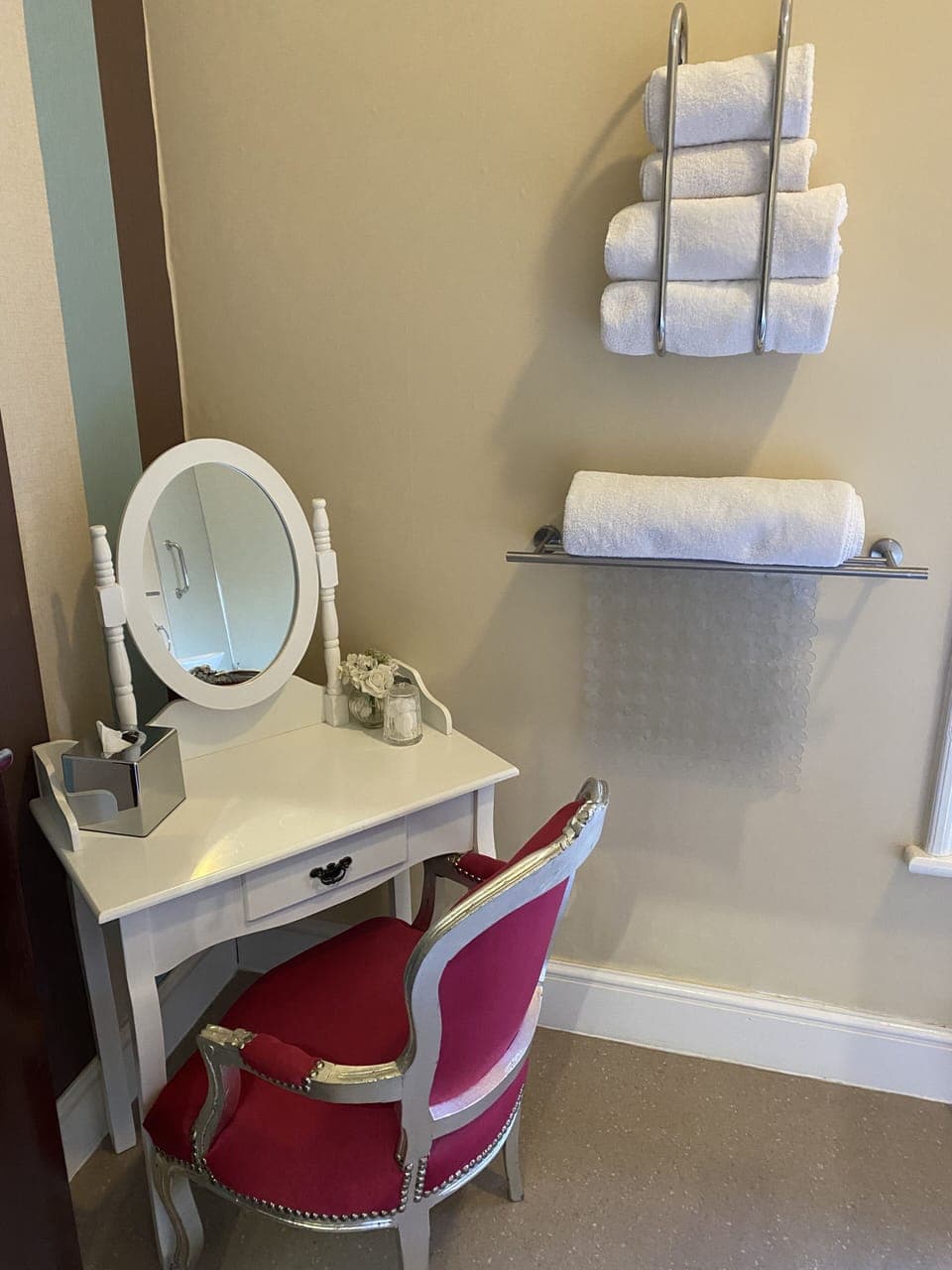 Superior Double Room | Bathroom | Hair dryer, towels, soap, shampoo
