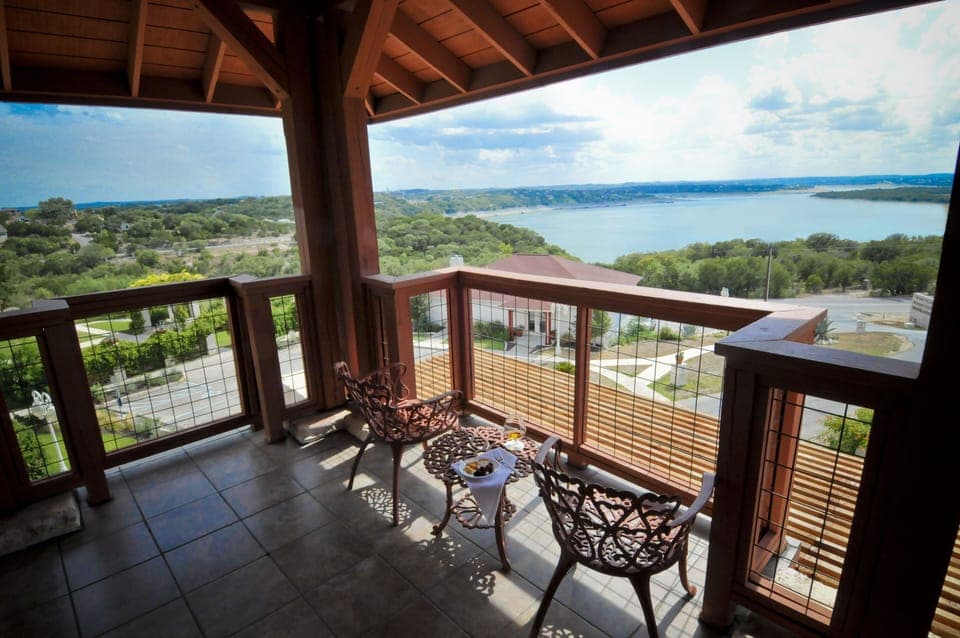 Egyptian cotton sheets, premium bedding, pillowtop beds, minibar