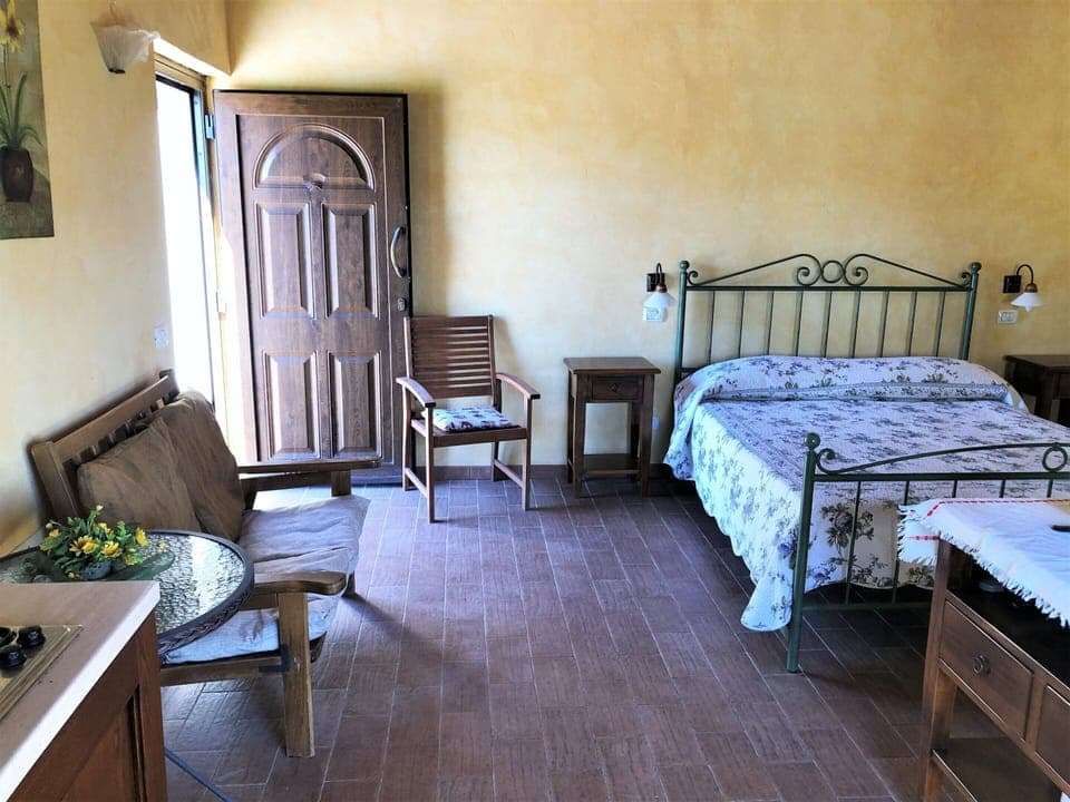 House | 1 bedroom, individually furnished, bed sheets