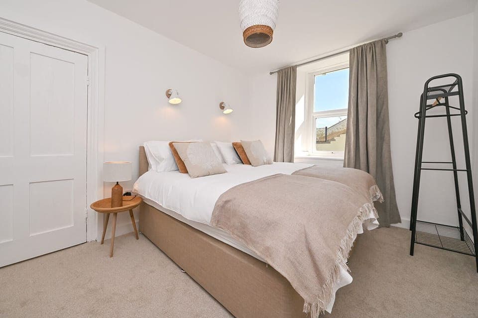 Twin bedroom or super king bed